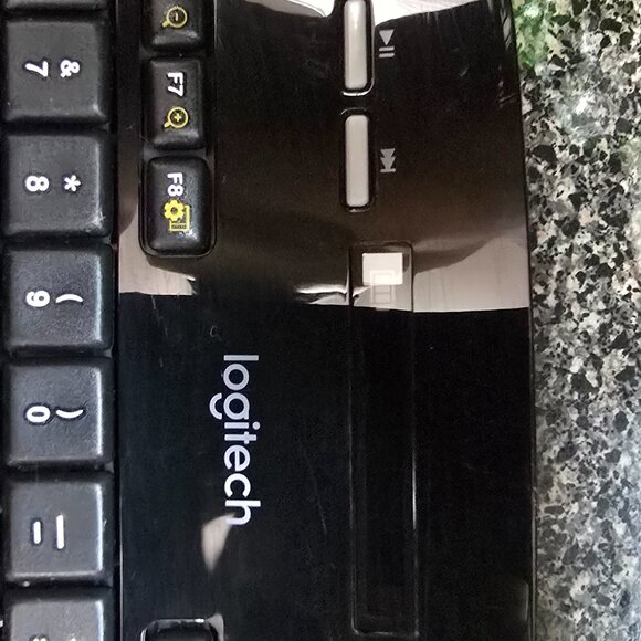 Logitech MK710 Wireless Keyboard W/LCD Screen /No Dongle/ Open Box/Keyboard Only - Picture 8 of 10